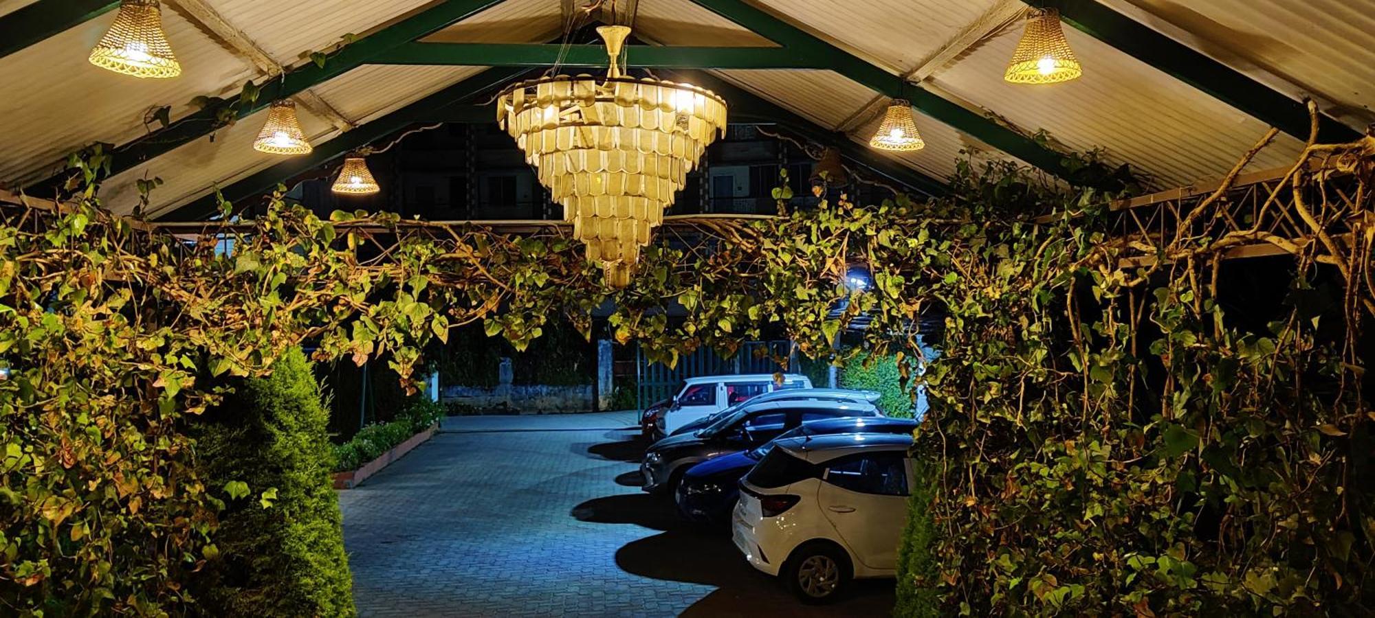 Sapphire Grand Ooty Hotel Bagian luar foto